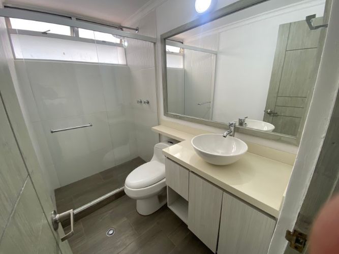 Casa de 3 alcobas en arriendo en El Tesoro, Medellín, 278 m² · foto 19 de 24