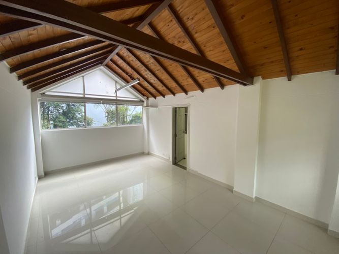 Casa de 3 alcobas en arriendo en El Tesoro, Medellín, 278 m² · foto 24 de 24