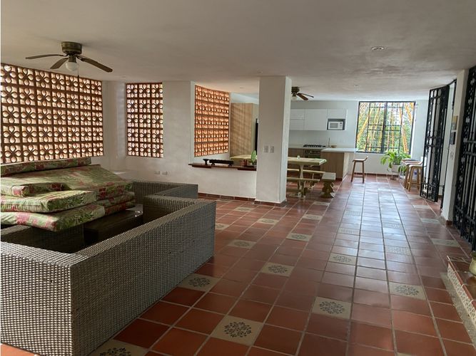 Casa de 4 alcobas en venta en Ricaurte, 300 m² · foto 2 de 18