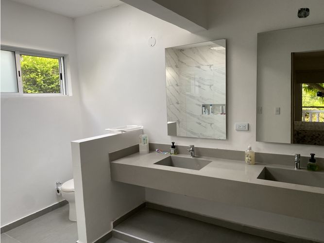 Casa de 4 alcobas en venta en Ricaurte, 300 m² · foto 8 de 18