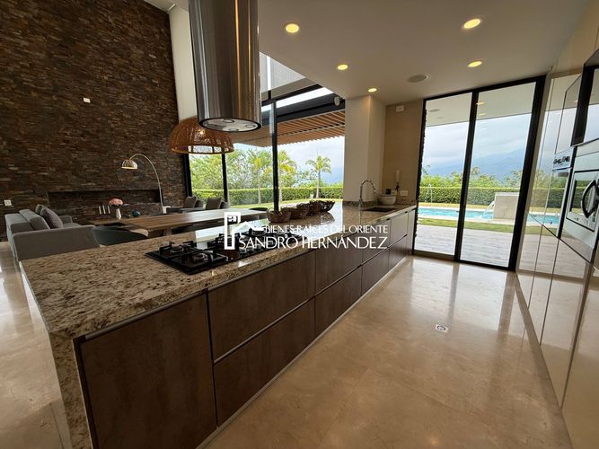 Casa de 4 alcobas en venta en Ruitoque Condominio, Floridablanca, 326 m² · foto 11 de 24