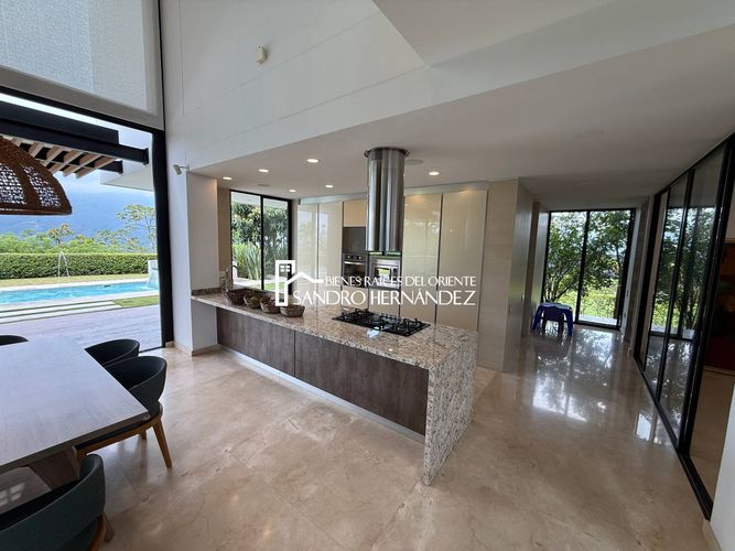 Casa de 4 alcobas en venta en Ruitoque Condominio, Floridablanca, 326 m² · foto 12 de 24