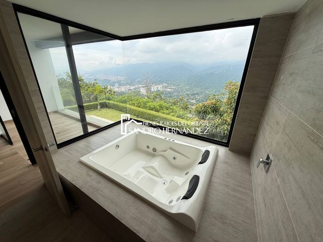 Casa de 4 alcobas en venta en Ruitoque Condominio, Floridablanca, 326 m² · foto 14 de 24