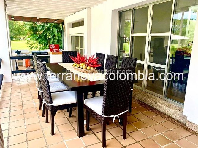 Casa de 4 alcobas en venta en Ricaurte, 1268 m² · foto 6 de 20