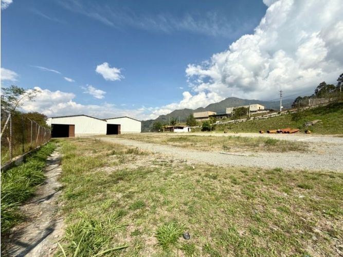 Bodega en arriendo en El Convento, Copacabana, 2200 m² · foto 2 de 4