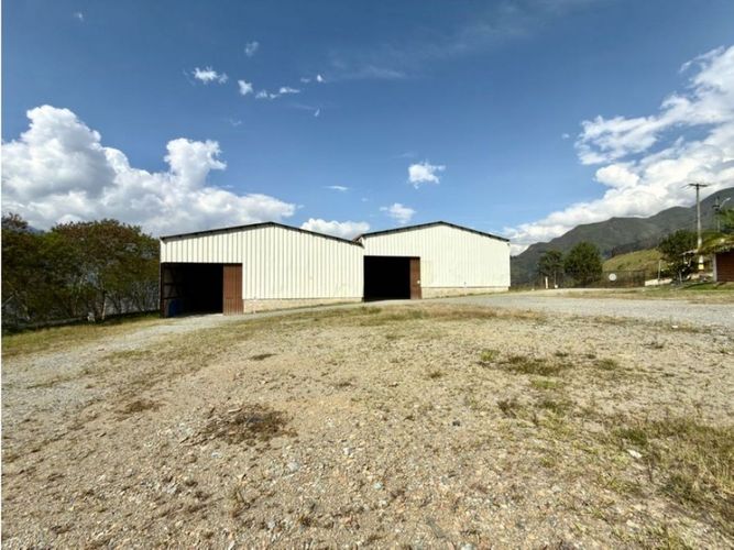 Bodega en arriendo en El Convento, Copacabana, 2200 m² · foto 3 de 4