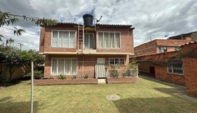 Casa en venta en Centro, Cajicá · foto 2 de 23