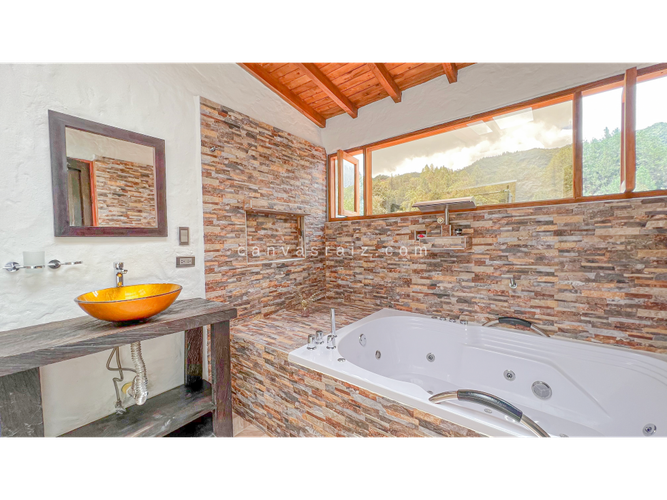 Casa de 6 alcobas en venta en El Porvenir, La Ceja, 330 m² · foto 12 de 18