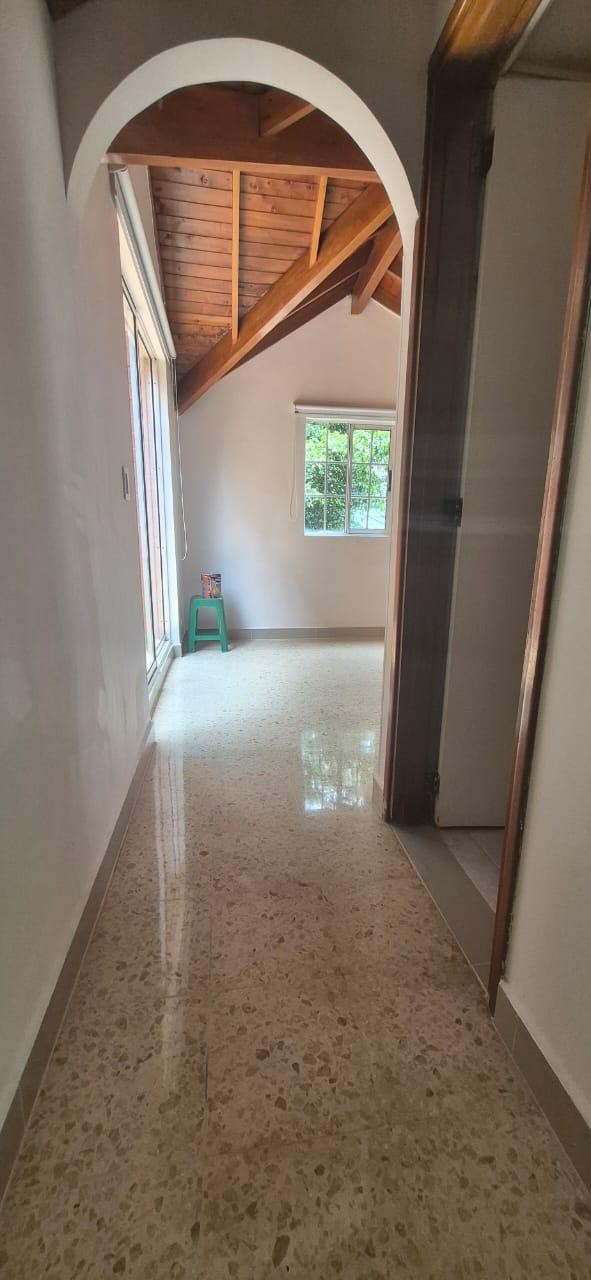 Casa en arriendo en Castropol, Medellín · foto 2 de 14