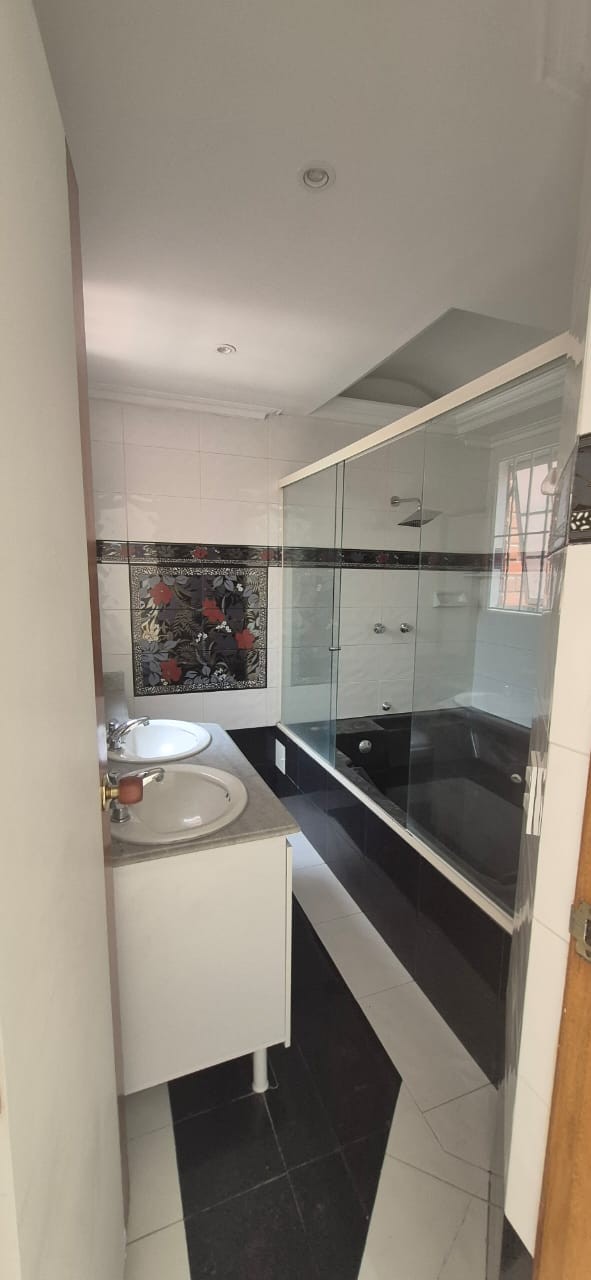 Casa en arriendo en Castropol, Medellín · foto 13 de 14