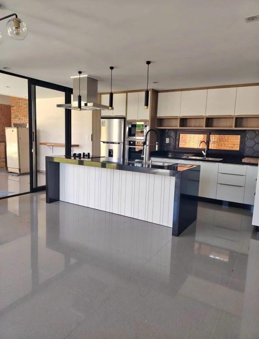En Venta Exclusiva Casa a Estrenar - Encarnación, Itapúa: ¡Tu Oportunidad de Inversión Soñada!" — foto 3