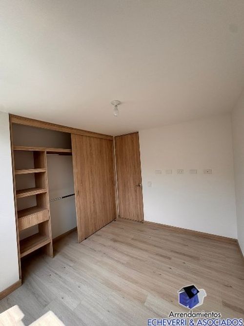 Apartamento de 2 alcobas en arriendo en Camino Verde, Envigado, 74 m² · foto 2 de 11