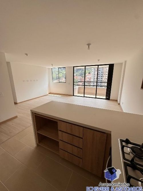 Apartamento de 2 alcobas en arriendo en Camino Verde, Envigado, 74 m² · foto 3 de 11