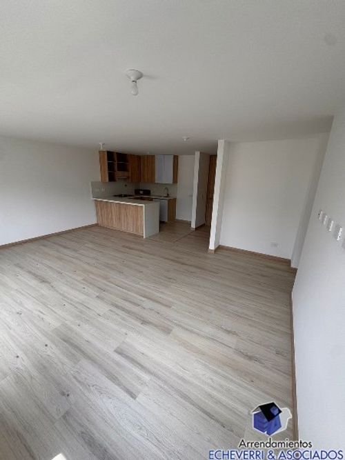 Apartamento de 2 alcobas en arriendo en Camino Verde, Envigado, 74 m² · foto 4 de 11