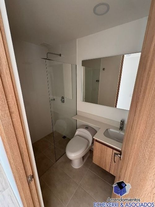 Apartamento de 2 alcobas en arriendo en Camino Verde, Envigado, 74 m² · foto 7 de 11