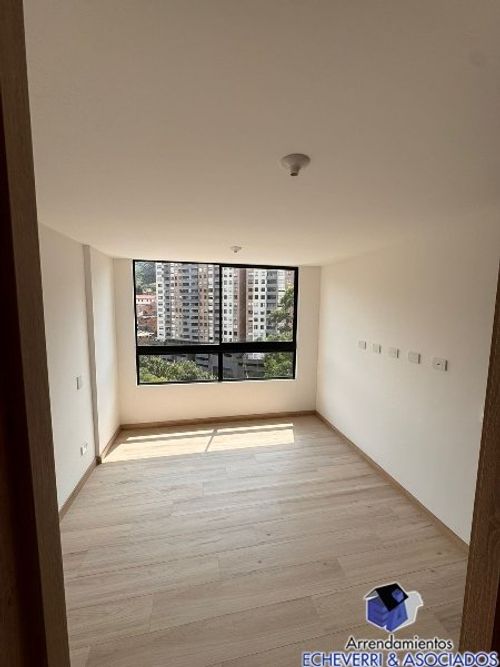 Apartamento de 2 alcobas en arriendo en Camino Verde, Envigado, 74 m² · foto 9 de 11
