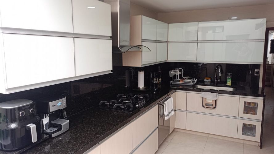 Casa de 5 alcobas en venta en Lagos Del Cacique, Bucaramanga, 220 m² · foto 9 de 24