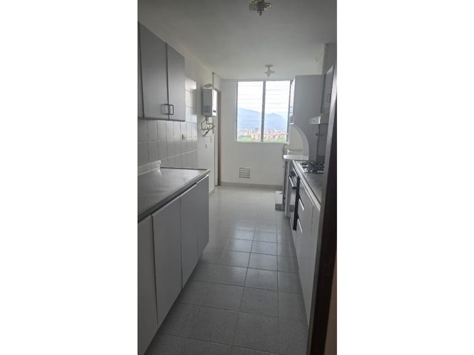 Apartamento de 3 alcobas en arriendo en Loma De Los Bernal, Medellín, 120 m² · foto 6 de 24