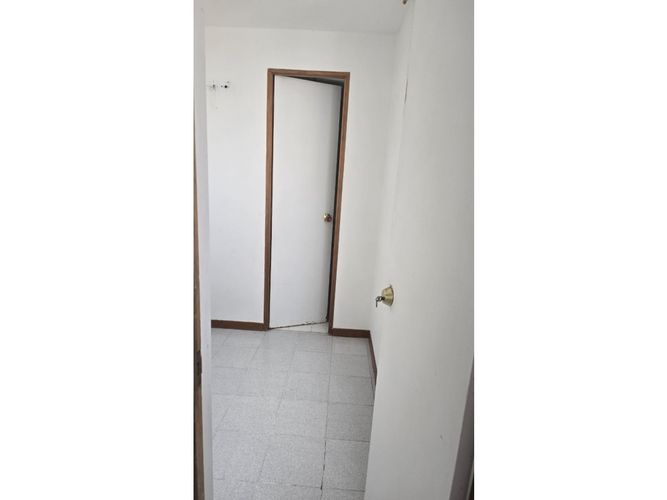 Apartamento de 3 alcobas en arriendo en Loma De Los Bernal, Medellín, 120 m² · foto 7 de 24