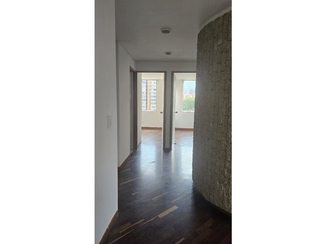 Apartamento de 3 alcobas en arriendo en Loma De Los Bernal, Medellín, 120 m² · foto 9 de 24