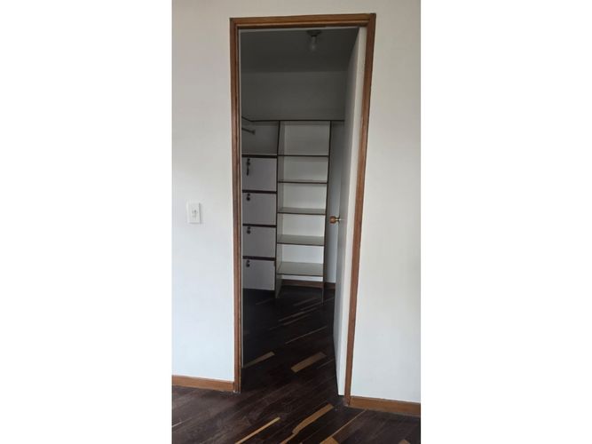 Apartamento de 3 alcobas en arriendo en Loma De Los Bernal, Medellín, 120 m² · foto 10 de 24