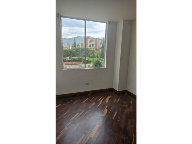 Apartamento de 3 alcobas en arriendo en Loma De Los Bernal, Medellín, 120 m² · foto 12 de 24