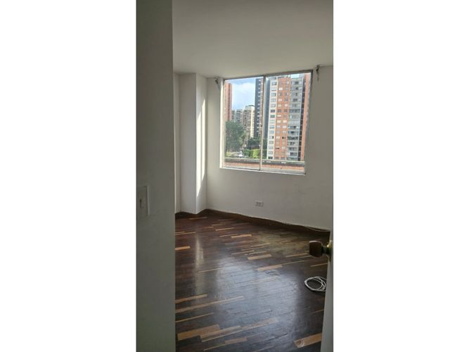 Apartamento de 3 alcobas en arriendo en Loma De Los Bernal, Medellín, 120 m² · foto 13 de 24