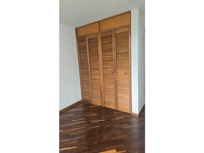 Apartamento de 3 alcobas en arriendo en Loma De Los Bernal, Medellín, 120 m² · foto 15 de 24