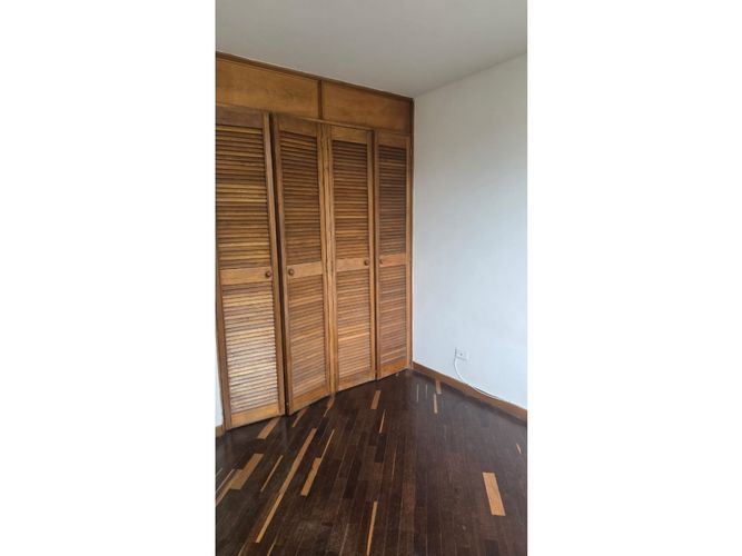 Apartamento de 3 alcobas en arriendo en Loma De Los Bernal, Medellín, 120 m² · foto 18 de 24
