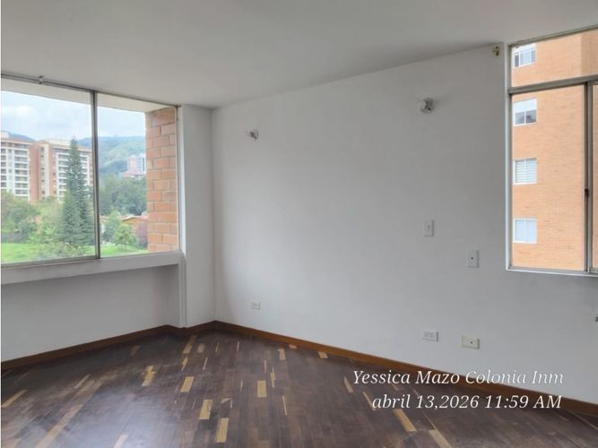 Apartamento de 3 alcobas en arriendo en Loma De Los Bernal, Medellín, 120 m² · foto 23 de 24