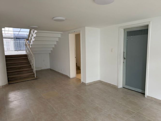 Casa de 7 alcobas en arriendo en El Lago, Bogotá, 290 m² · foto 6 de 15