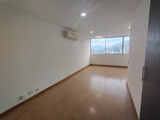 Oficina en arriendo en El Poblado, Medellín, 32 m² · foto 4 de 7