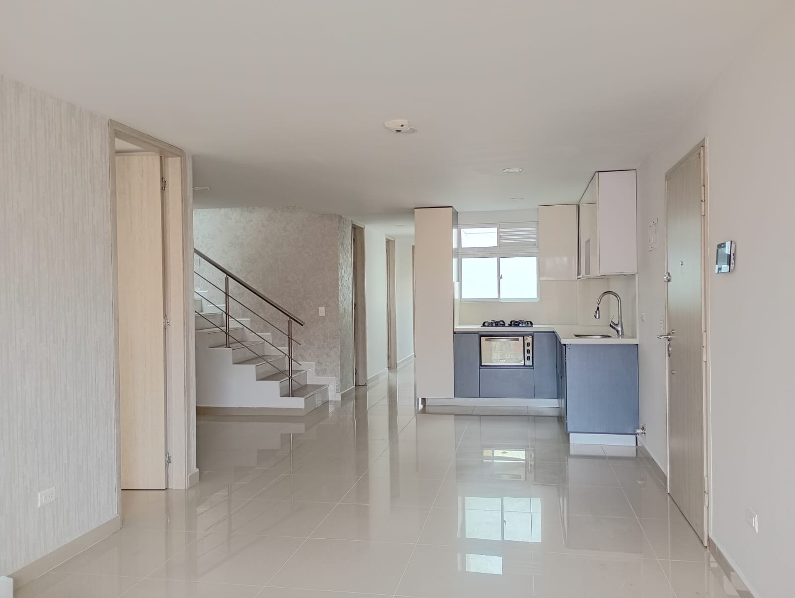 Apartamento en arriendo en Laureles, Medellín · foto 3 de 18