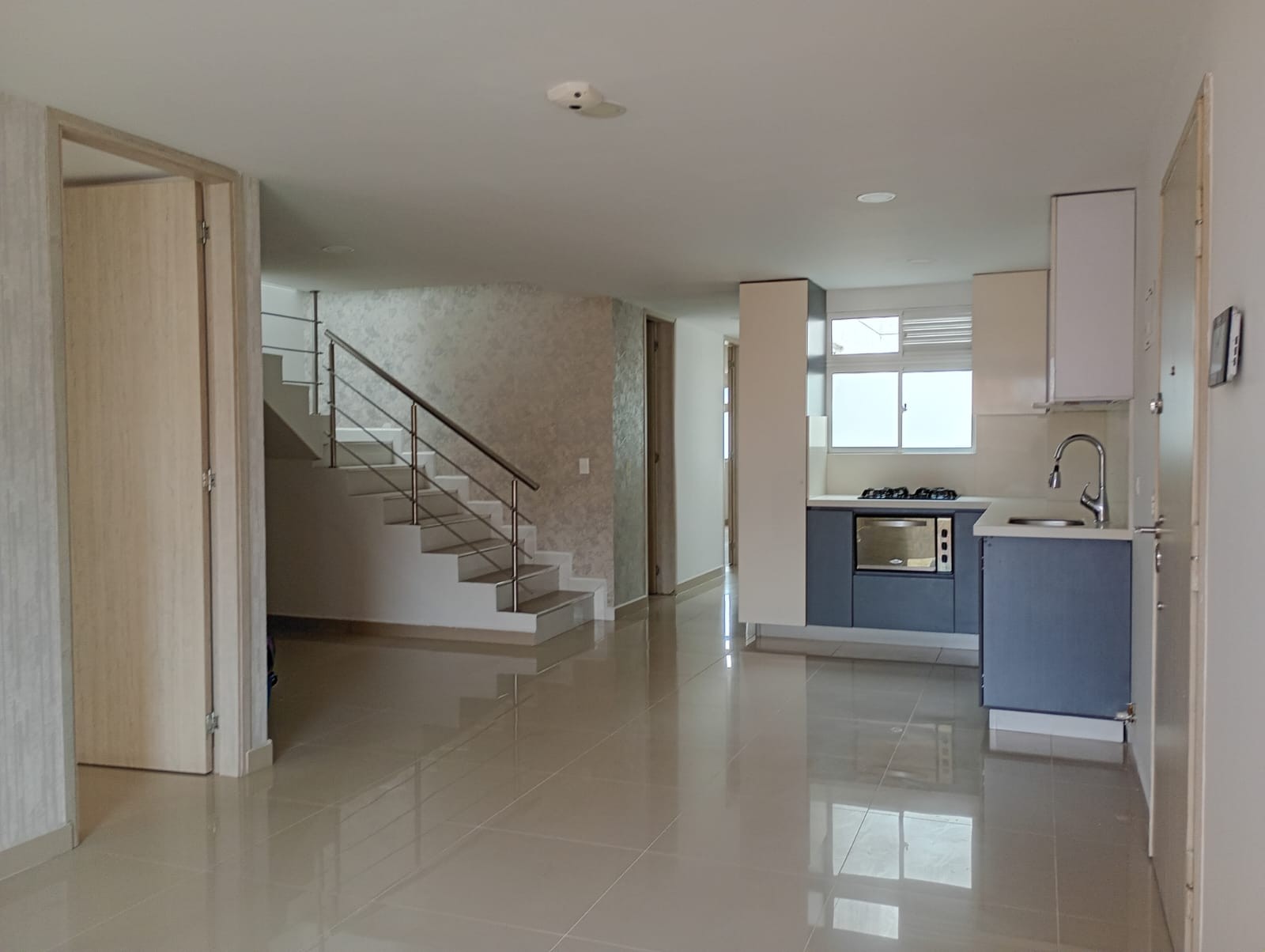 Apartamento en arriendo en Laureles, Medellín · foto 2 de 18