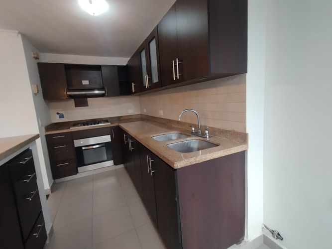 Apartamento de 4 alcobas en arriendo en Loma Del Escobero, Envigado, 133 m² · foto 2 de 17