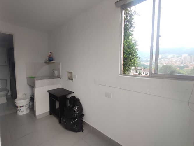 Apartamento de 4 alcobas en arriendo en Loma Del Escobero, Envigado, 133 m² · foto 3 de 17