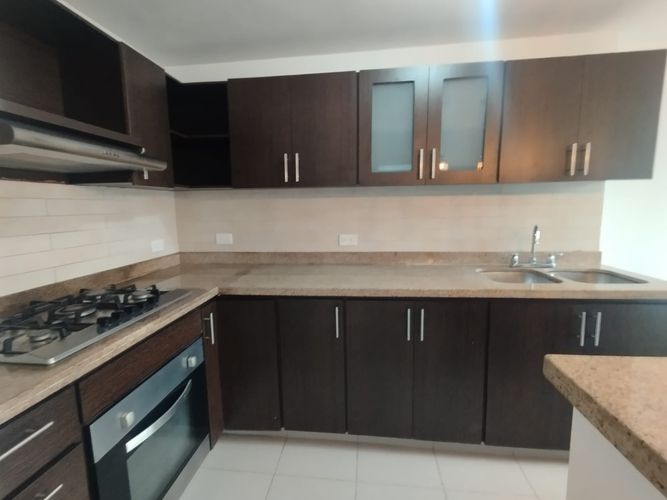 Apartamento de 4 alcobas en arriendo en Loma Del Escobero, Envigado, 133 m² · foto 7 de 17