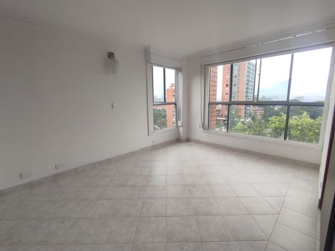 Apartamento de 4 alcobas en arriendo en Loma Del Escobero, Envigado, 133 m² · foto 11 de 17