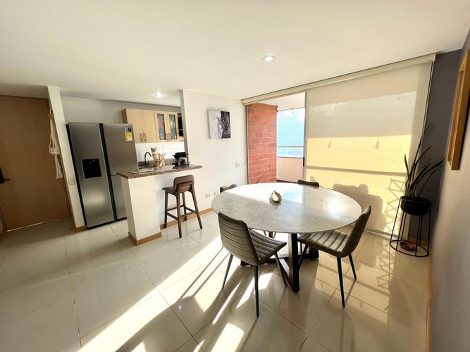 Apartamento de 3 alcobas en arriendo en Loma Del Indio, Medellín, 84 m² · foto 2 de 17