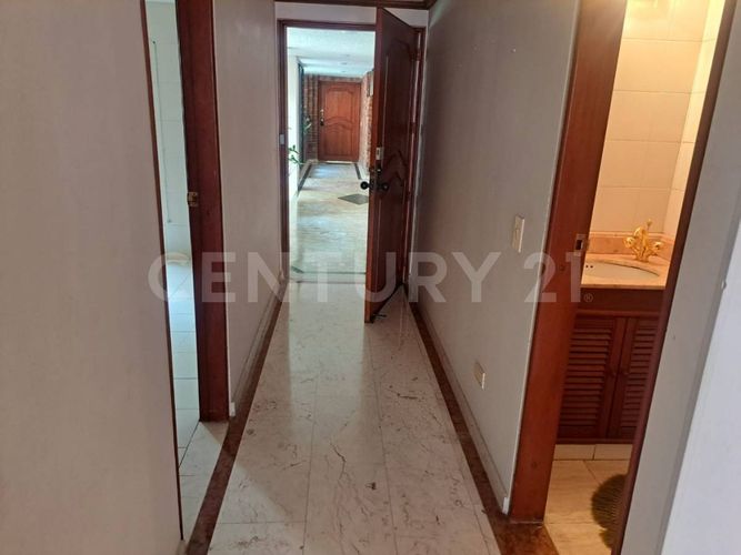 Apartamento de 3 alcobas en venta en San Patricio, Bogotá, 145 m² · foto 2 de 21