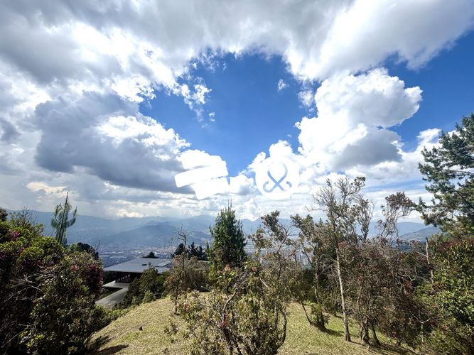 Lote en venta en Zona Centro, Envigado, 2400 m² · foto 2 de 18