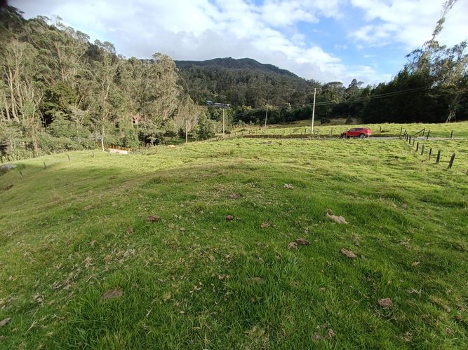 Lote en venta en El Libano, La Calera, 2500 m² · foto 3 de 3