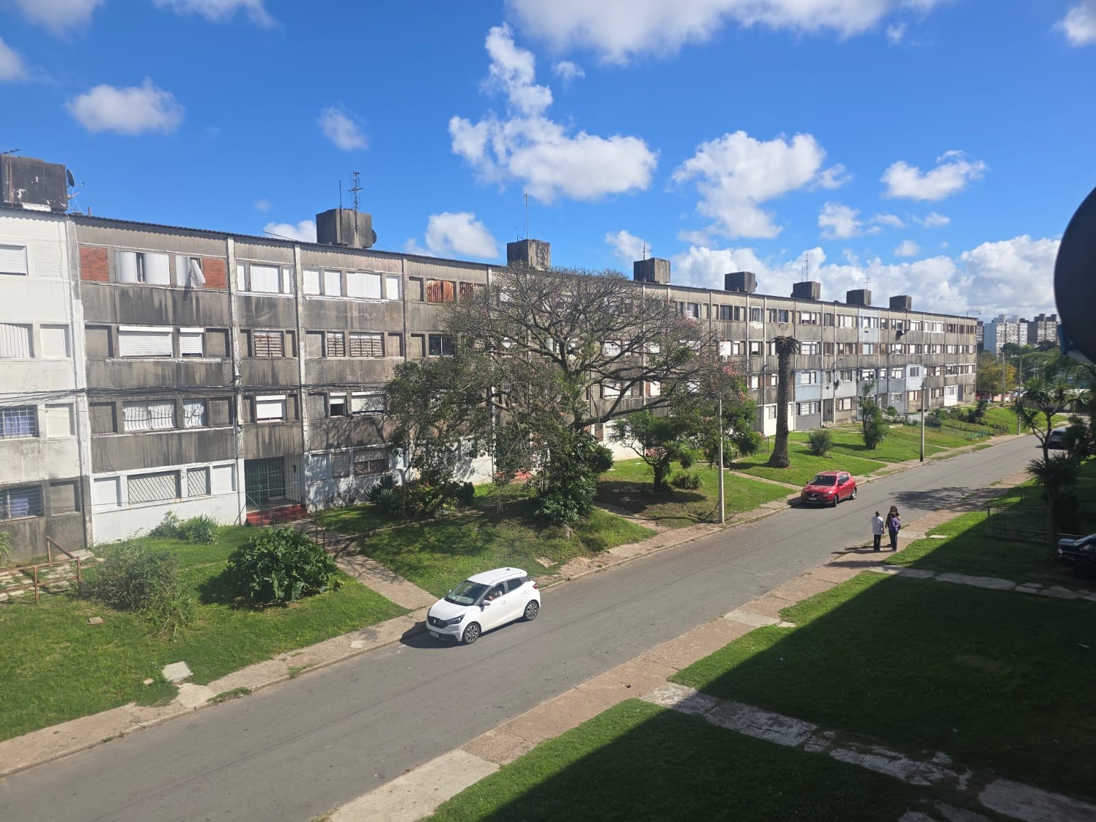 Exclusivo Alquiler: Espacioso Apartamento de Tres Dormitorios en el Corazón de Malvín Norte