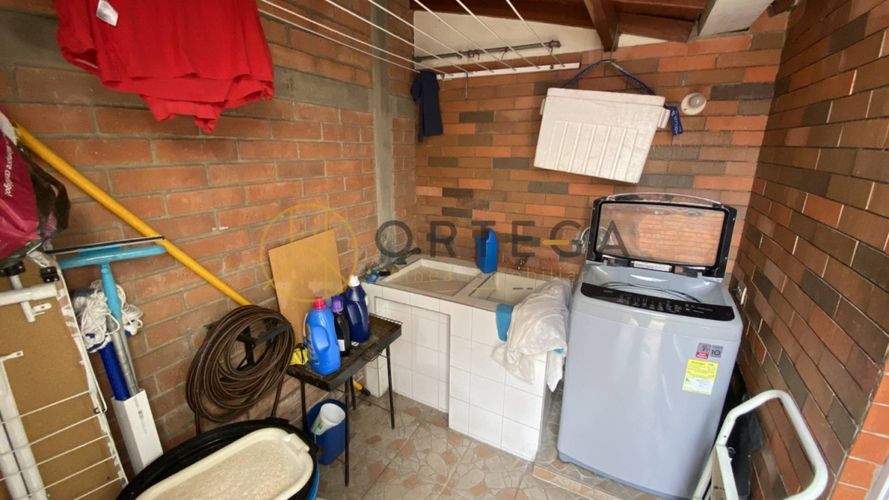 Casa de 5 alcobas en venta en Cañaveral, Floridablanca, 240 m² · foto 2 de 19