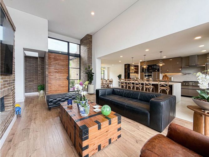 Casa de 5 alcobas en venta en Yerbabonita Bosque Nativo, Sopó, 470 m² · foto 2 de 24