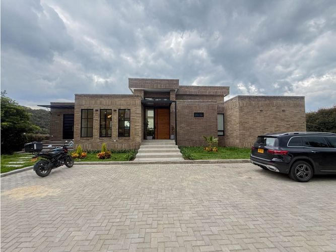 Casa de 5 alcobas en venta en Yerbabonita Bosque Nativo, Sopó, 470 m² · foto 3 de 24