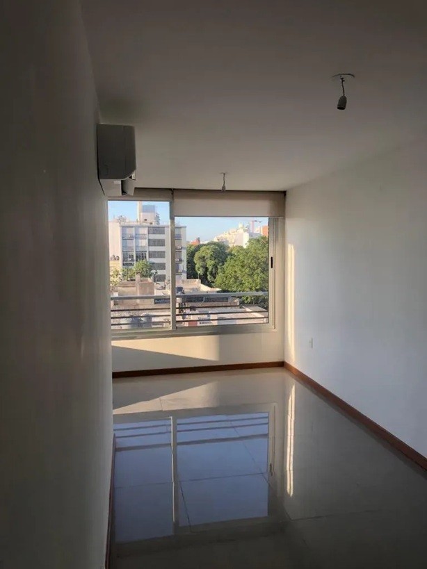 ALQUILER EN TRES CRUCES/ LA COMERCIAL DE 1 DORMITORIO, VISTA DESPEJADA, BALCON, PORTERIA · Foto 4