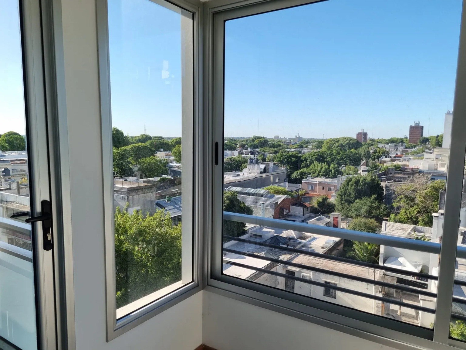 ALQUILER EN TRES CRUCES/ LA COMERCIAL DE 1 DORMITORIO, VISTA DESPEJADA, BALCON, PORTERIA · Foto 2