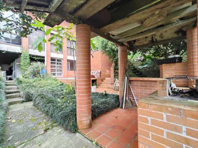 Casa de 3 alcobas en venta en Alto Dapa, Yumbo, 358 m² · foto 13 de 24
