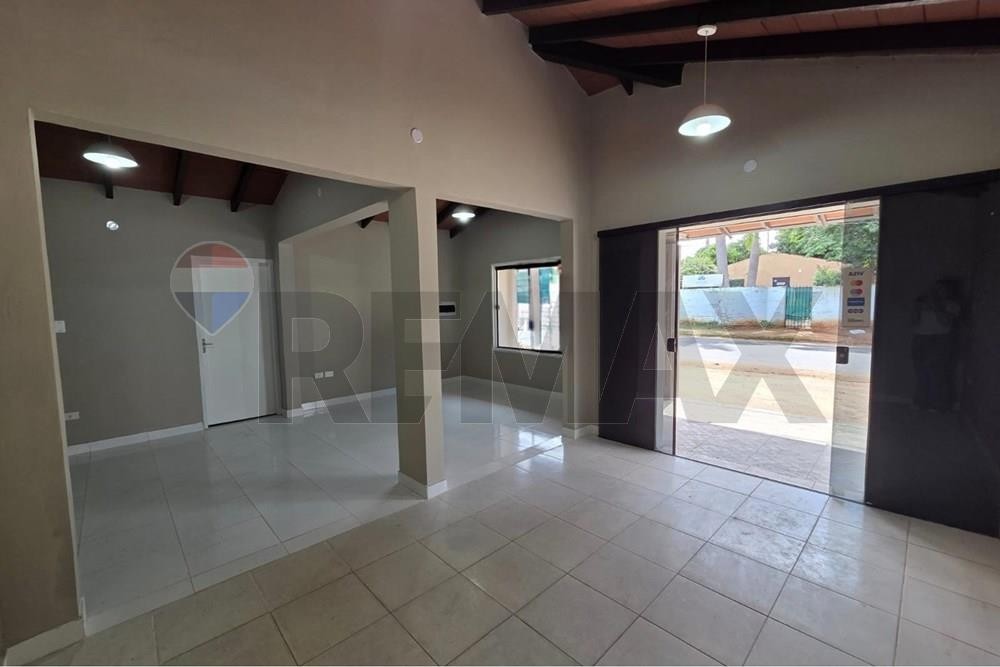 D.G. Alquilo salón comercial sobre calle asfaltada en Luque Maka'i — foto 2